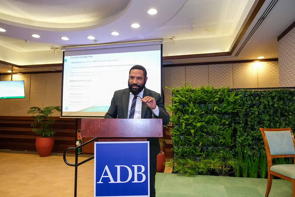2025_ADB_HQ_EAR-395-min
