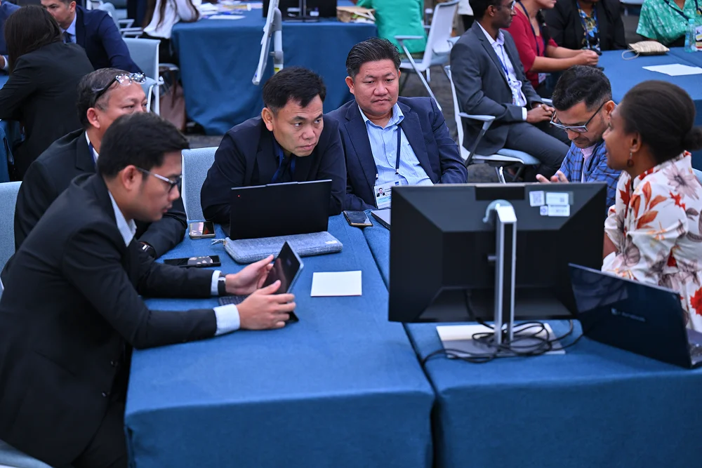 img-gallery-day1-8-june-adb-on-the-ground-08