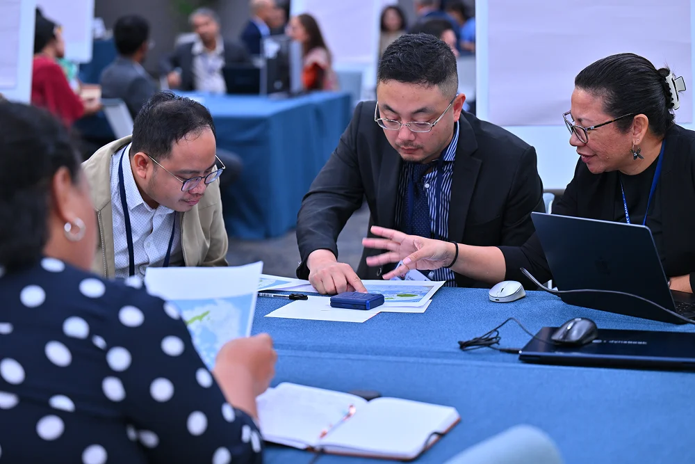 img-gallery-day1-8-june-adb-on-the-ground-10
