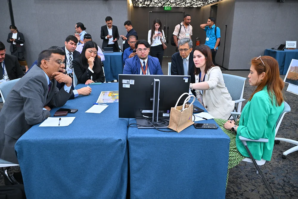 img-gallery-day1-8-june-adb-on-the-ground-37
