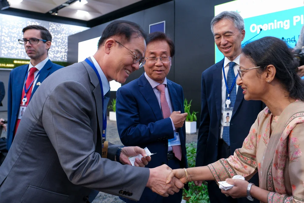 img-gallery-day2-9-june-opening-plenary-01