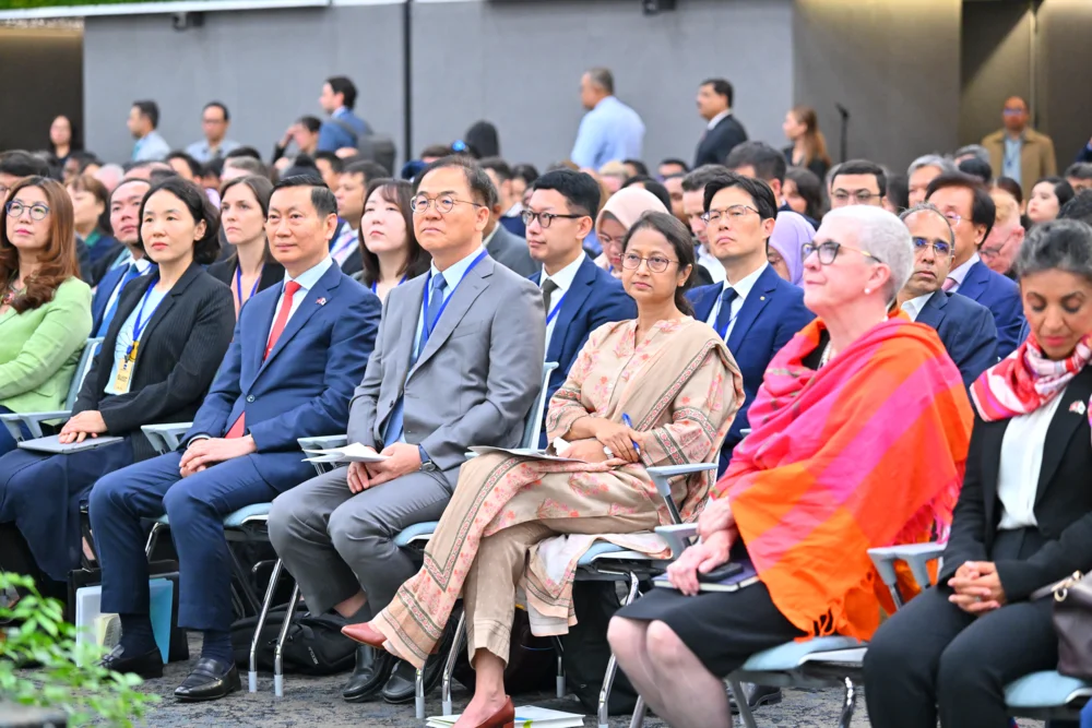 img-gallery-day2-9-june-opening-plenary-03