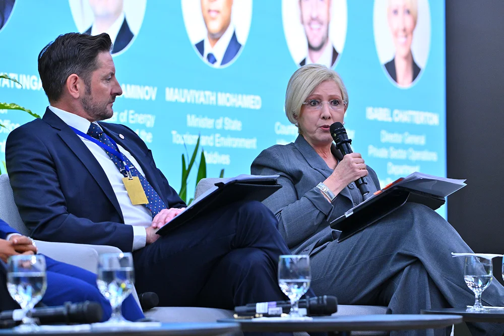 img-gallery-day2-9-june-opening-plenary-13