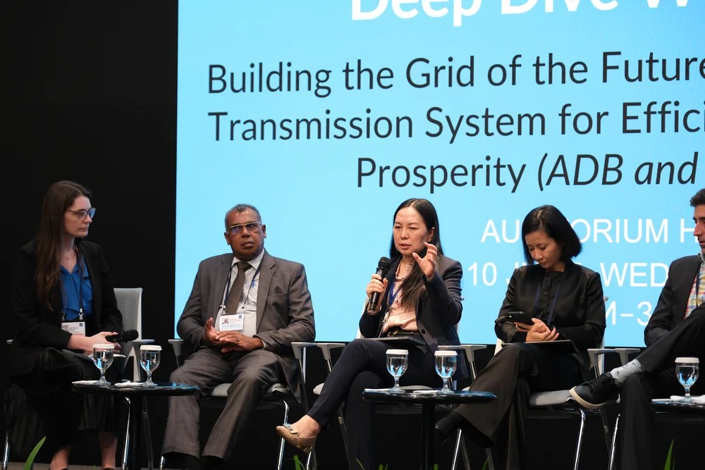 img-gallery-day3-10-june-deep-dive-workshop-building-the-grid-of-the-future-06