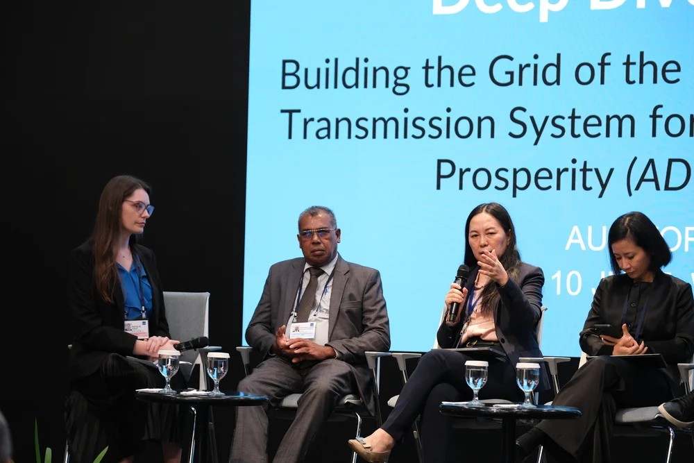 img-gallery-day3-10-june-deep-dive-workshop-building-the-grid-of-the-future-14