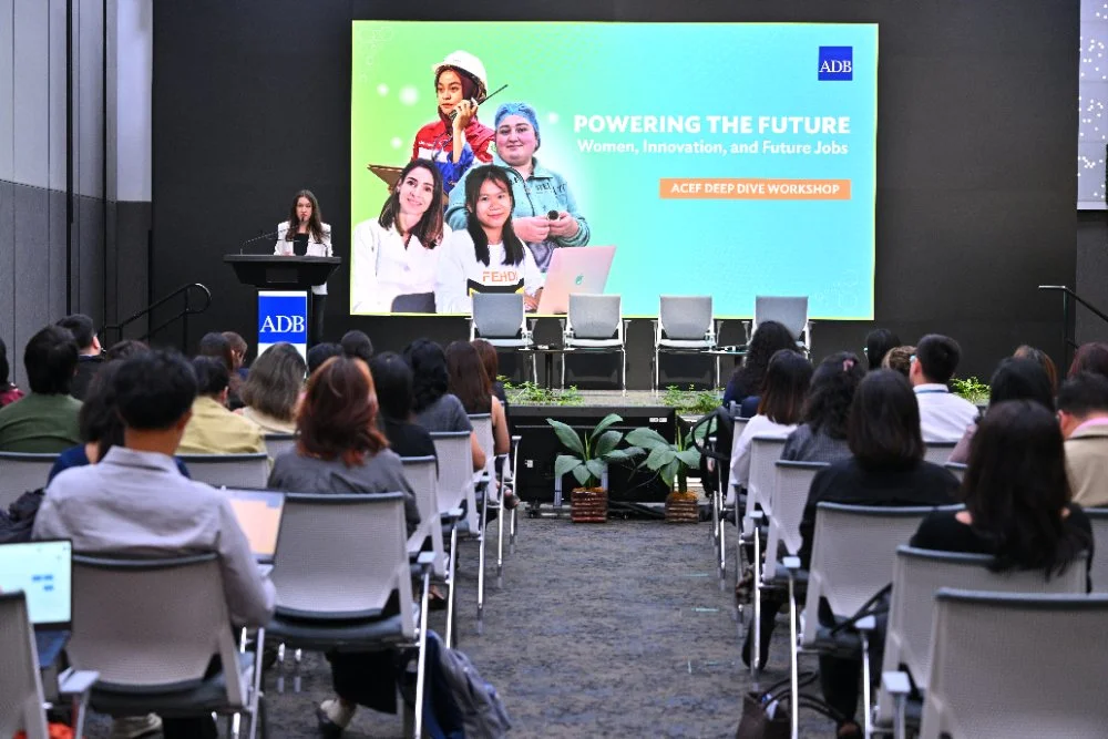 img-gallery-day3-10-june-deep-dive-workshop-powering-the-future-women-01