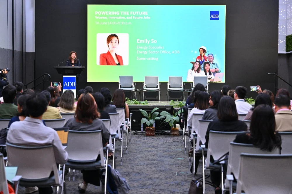img-gallery-day3-10-june-deep-dive-workshop-powering-the-future-women-02