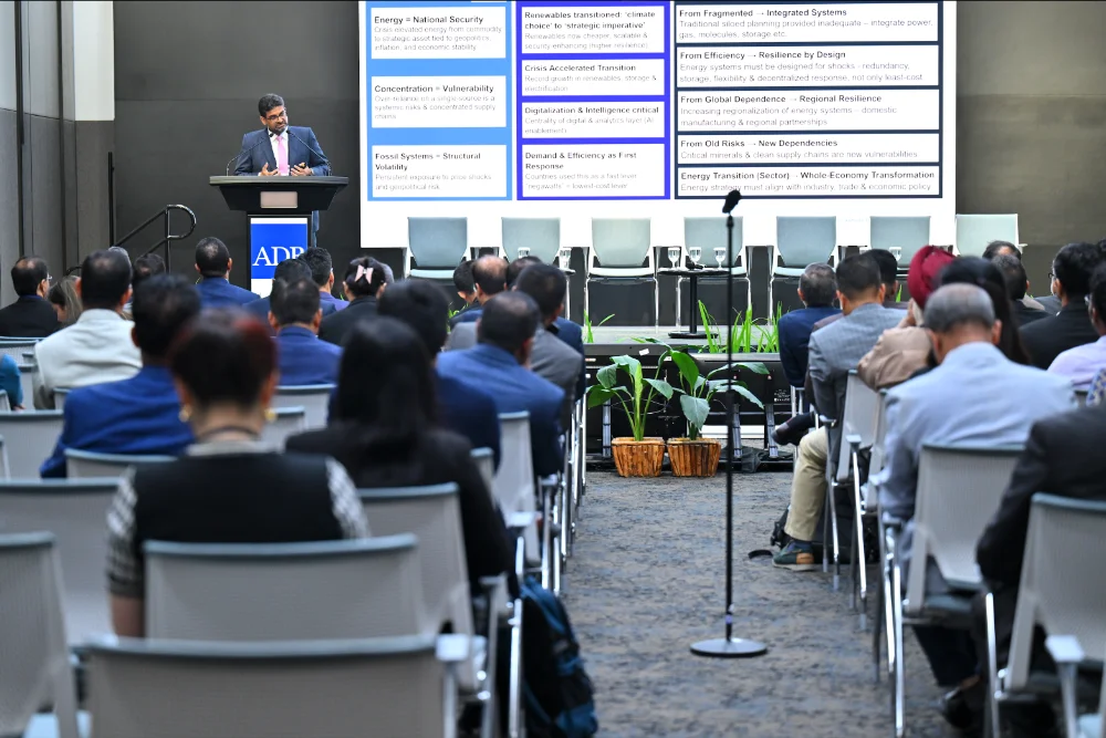 img-gallery-day4-11-june-sector-thematic-from-security-to-strategy-04