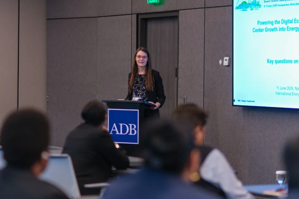 img-gallery-day4-11-june-sector-thematic-powering-the-digital-economy-02