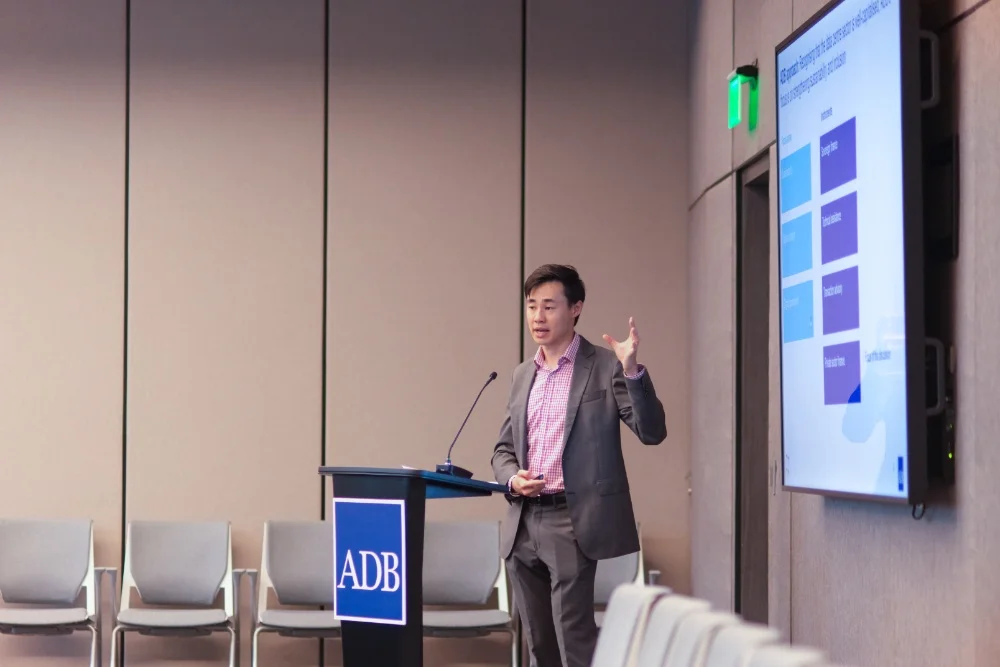 img-gallery-day4-11-june-sector-thematic-powering-the-digital-economy-08